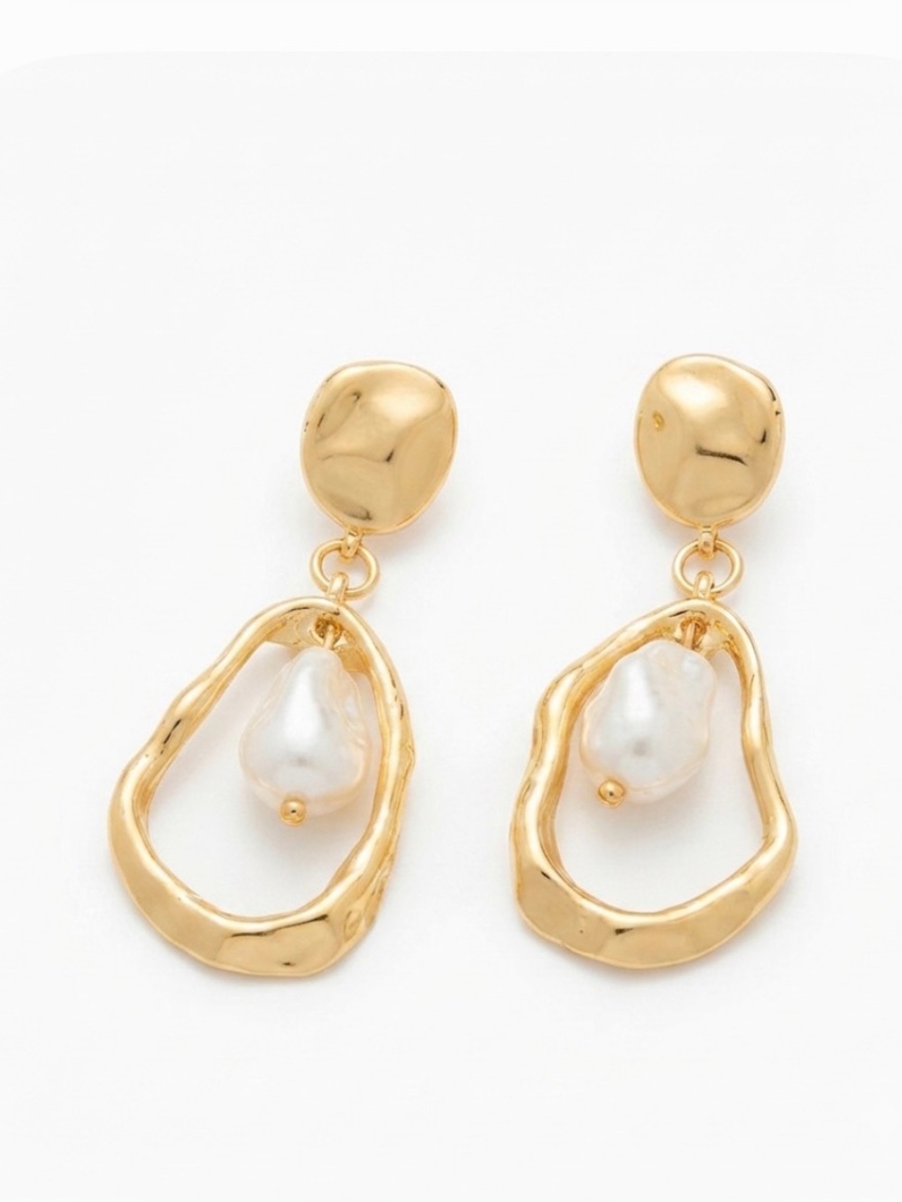 NWT ⚜️🤍⚜️ Camila Coelho Gorgeous Gold Toned Teardrop with Faux Pearl Earrings